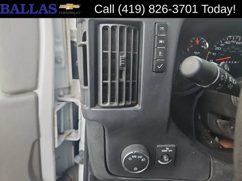 Used 2015 GMC Savana 2500 RWD image 17