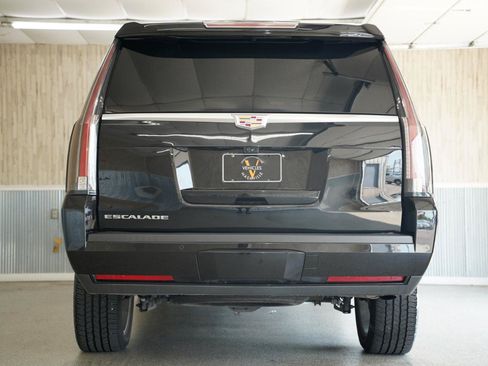 Used 2019 Cadillac Escalade ESV Premium Luxury w/ LPO, Radiant Package AWD/4WD image 9