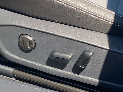 Certified 2025 Volkswagen Jetta SE FWD image 12
