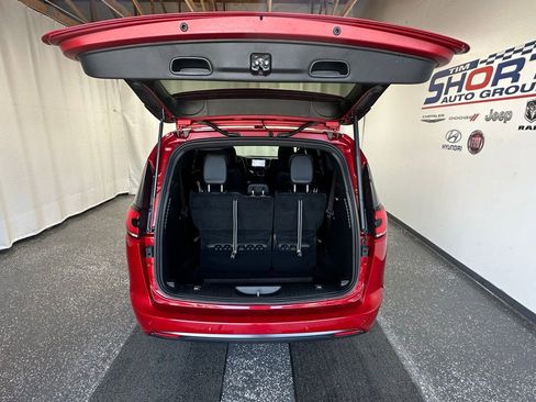 New 2025 Chrysler Pacifica Select w/ Fav Edition Package image 7