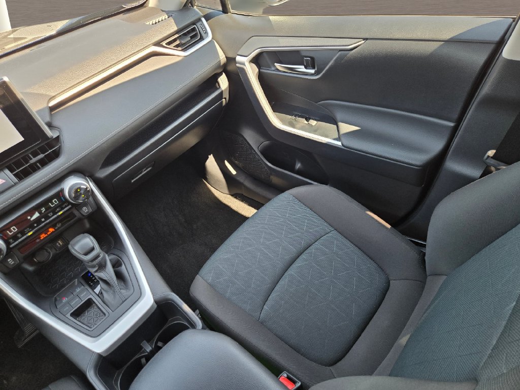 Used 2025 Toyota RAV4 XLE FWD image 14