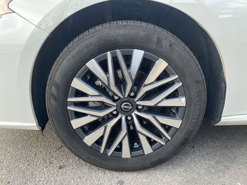 Used 2025 Nissan Altima 2.5 SV image 30