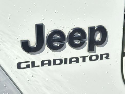 Used 2021 Jeep Gladiator Sport image 8