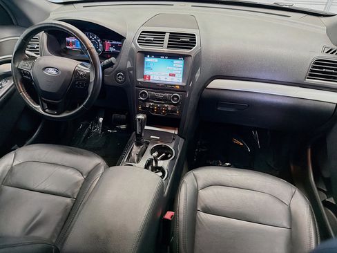 Used 2017 Ford Explorer XLT w/ Equipment Group 202A image 12