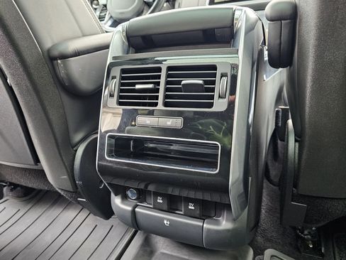 Used 2020 Land Rover Range Rover Sport HSE image 32
