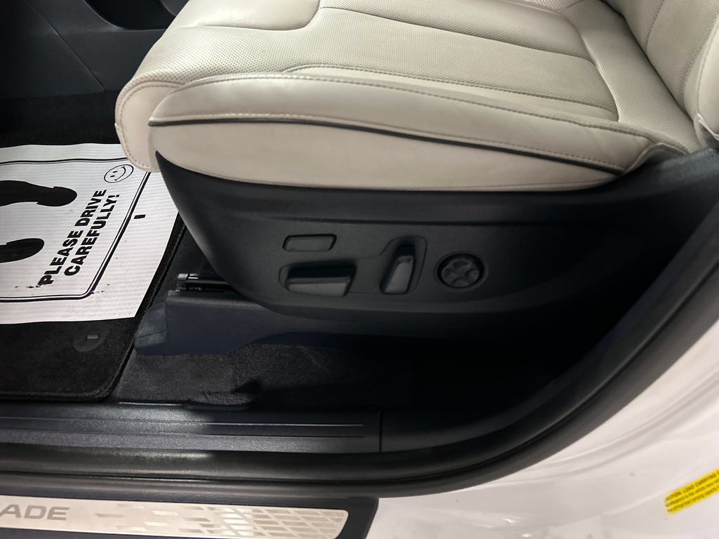 Used 2022 Hyundai Palisade Limited FWD image 11