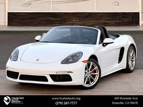 Used 2017 Porsche 718 Boxster RWD image 1