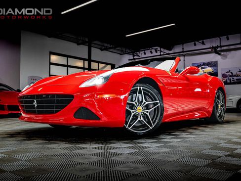 Used 2015 Ferrari California T image 1