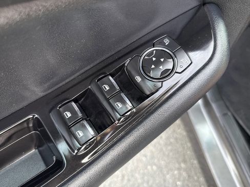 Used 2018 Ford Edge SEL w/ SEL Appearance Package image 27