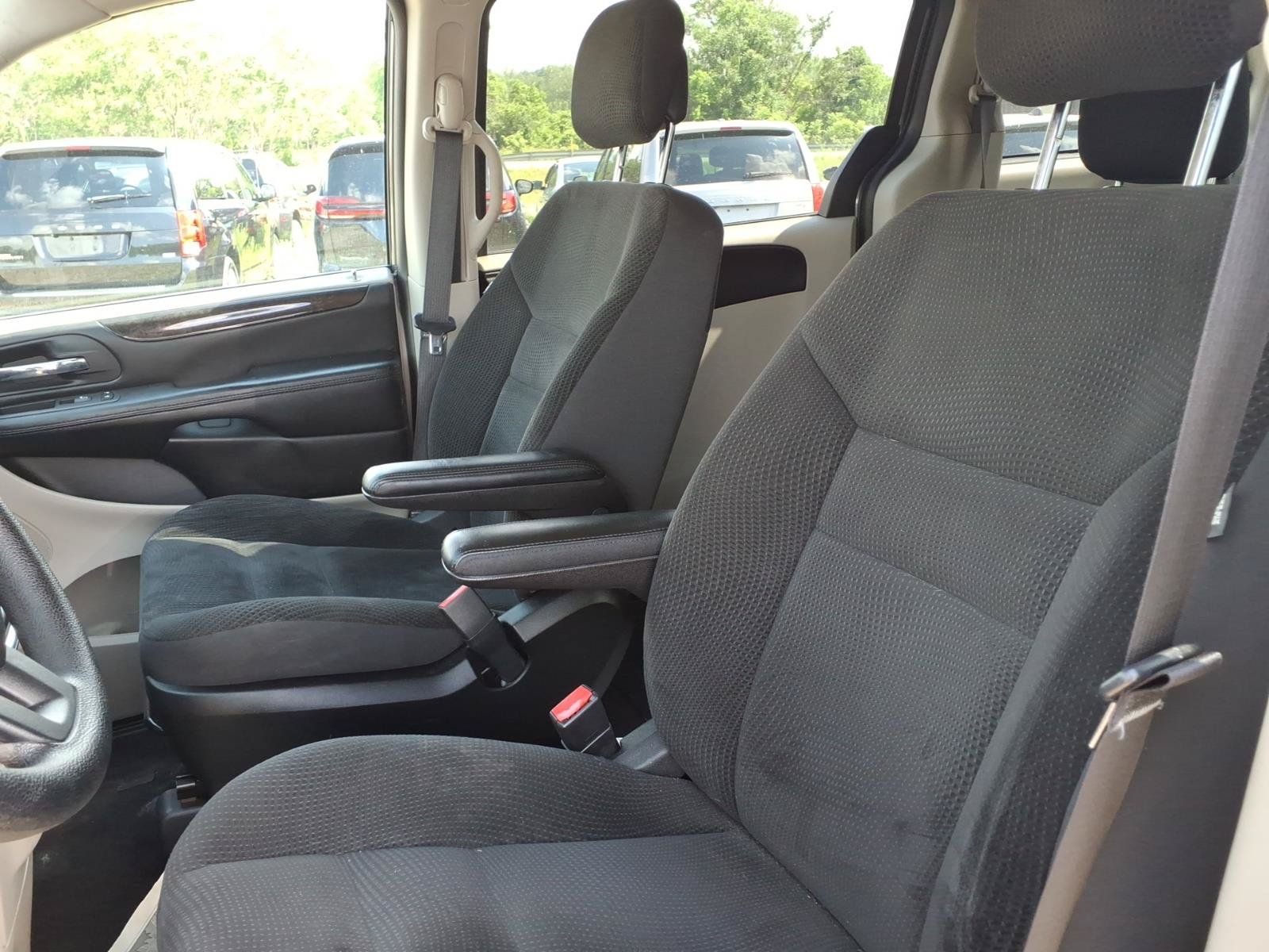 Used 2017 Dodge Grand Caravan SE w/ Power Window Group FWD image 5