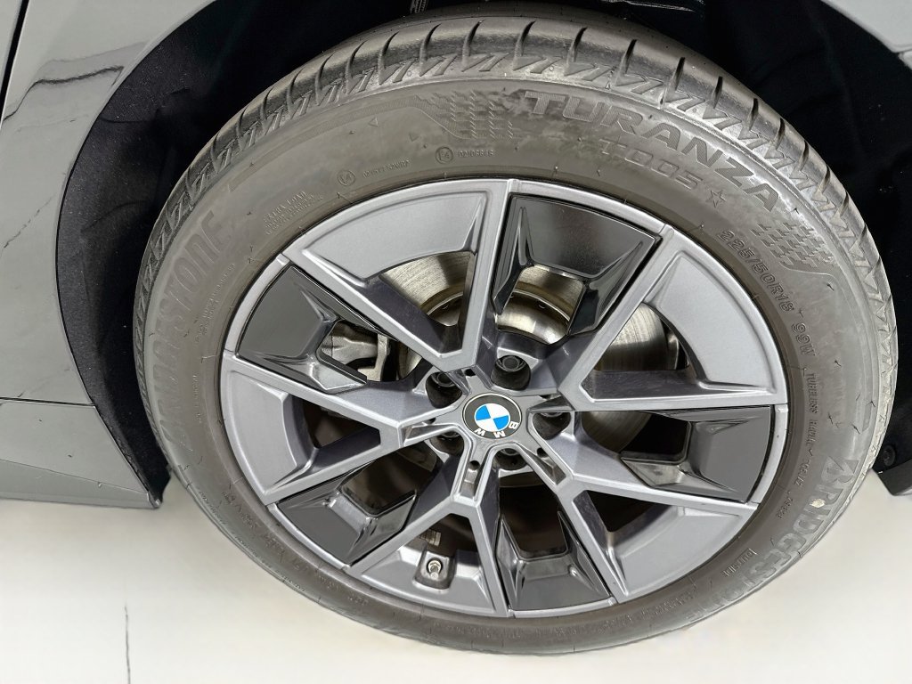 Used 2025 BMW i4 xDrive40i AWD/4WD image 30