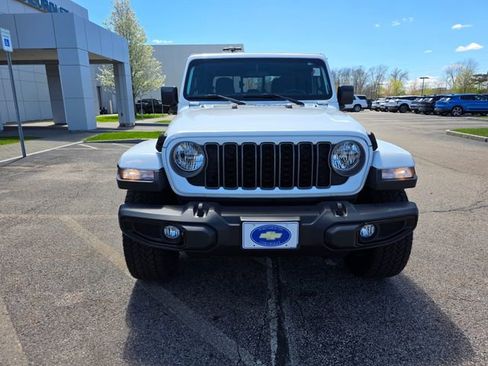 Used 2025 Jeep Gladiator Sport AWD/4WD image 7