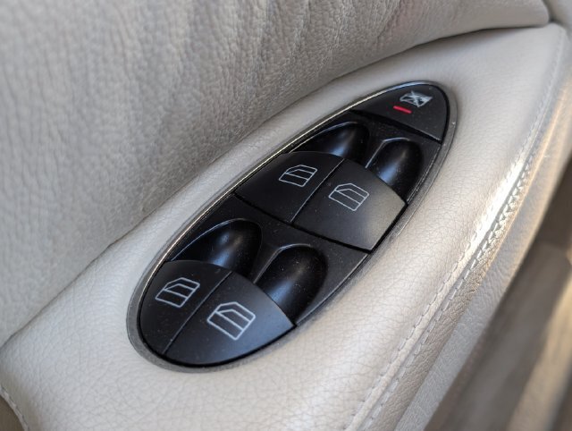 Used 2005 Mercedes-Benz E 500 4MATIC Sedan image 30