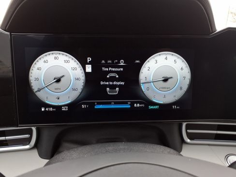 Certified 2025 Hyundai Elantra Limited image 12