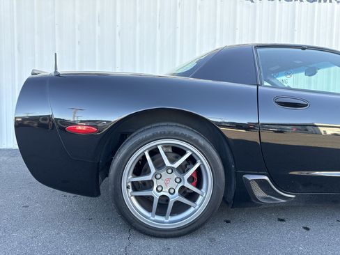 Used 2001 Chevrolet Corvette Z06 w/ Memory Pkg image 38