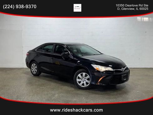 Used 2017 Toyota Camry LE FWD image 1