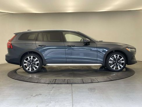 Used 2020 Volvo V60 T5 Cross Country AWD/4WD image 8