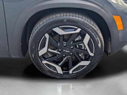 Certified 2025 Kia Seltos SX w/ SX Sunroof Package image 10