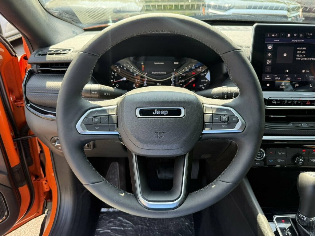 Used 2026 Jeep Compass Latitude AWD/4WD image 5