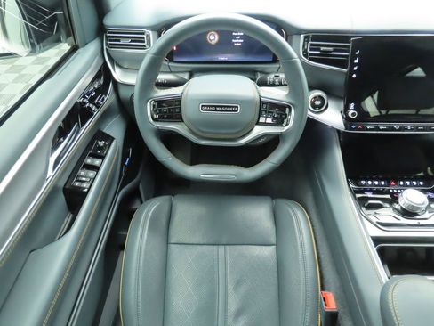 Used 2023 Jeep Grand Wagoneer Series II image 10