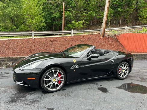 Used 2012 Ferrari California RWD image 2