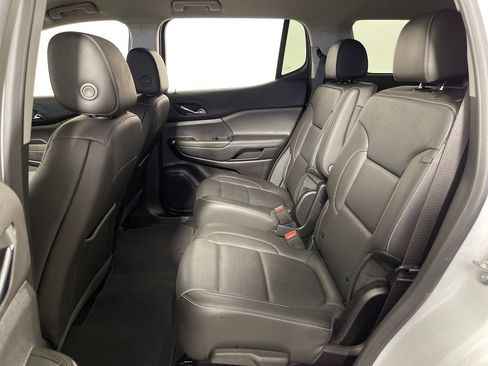 Used 2023 GMC Acadia SLT FWD image 13