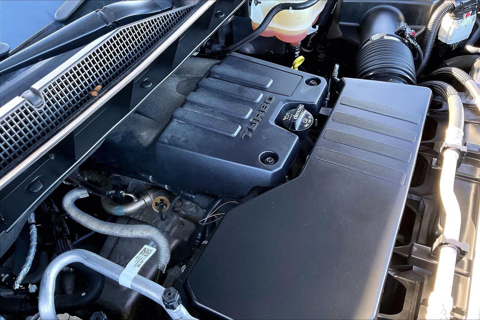 Used 2022 Chevrolet Silverado 1500 LT AWD/4WD image 32