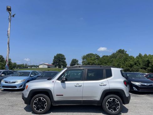 Used 2017 Jeep Renegade Trailhawk AWD/4WD image 4