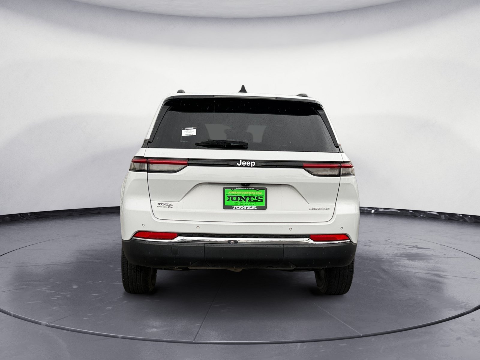 Used 2023 Jeep Grand Cherokee Laredo RWD image 5