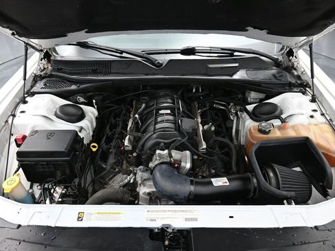 Used 2012 Dodge Challenger R/T image 16