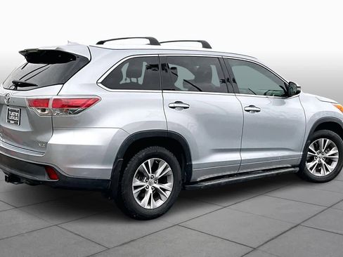 Used 2014 Toyota Highlander XLE image 12