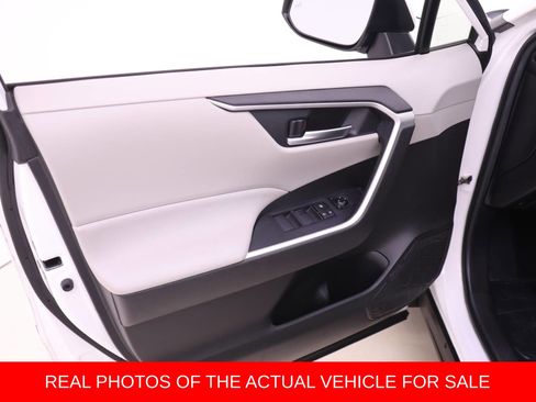 Used 2020 Toyota RAV4 XLE w/ Convenience Package image 9