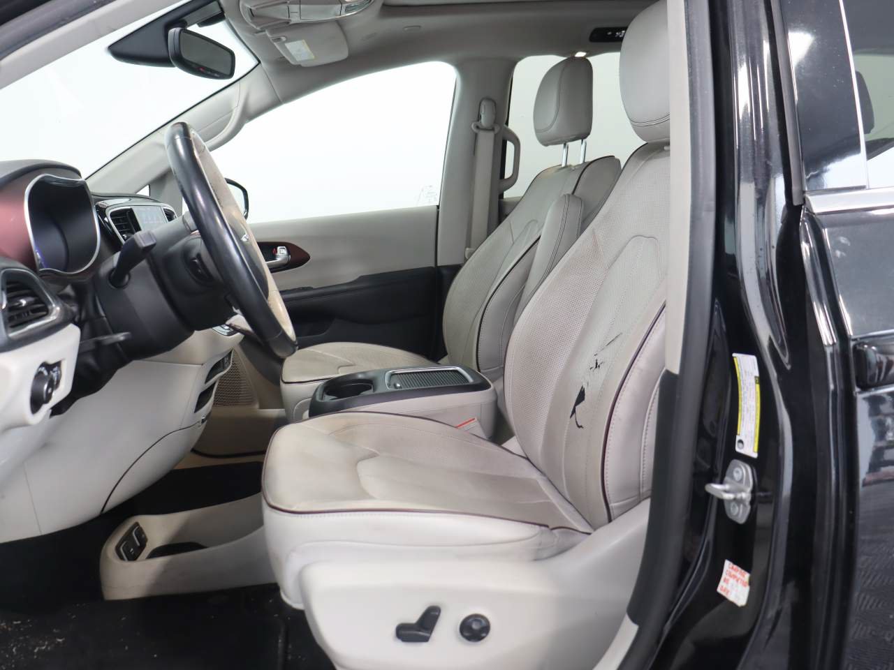 Used 2020 Chrysler Pacifica Limited FWD image 9