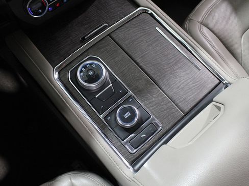 Used 2021 Ford Expedition Limited image 17