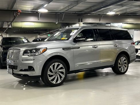 Used 2023 Lincoln Navigator Reserve AWD/4WD image 5