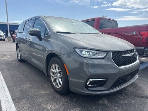 Used 2023 Chrysler Pacifica Touring-L image 1