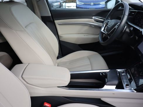Used 2022 Audi e-tron Premium Plus w/ Premium Plus Package image 13
