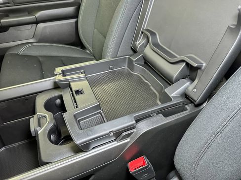 New 2026 RAM 1500 Express AWD/4WD image 32