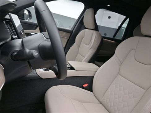 New 2026 Volvo XC90 T8 Plus image 9