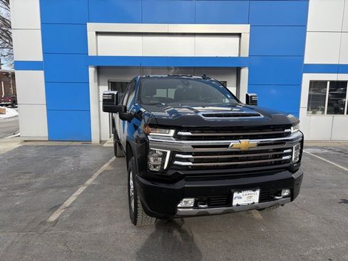 Used 2022 Chevrolet Silverado 2500 High Country w/ Safety Package II image 2