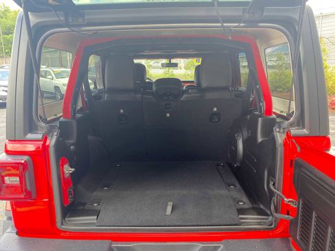 Used 2018 Jeep Wrangler Unlimited Rubicon AWD/4WD image 32