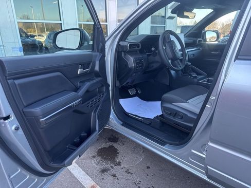 Used 2024 Toyota Tacoma TRD Sport w/ TRD Sport Upgrade Package image 9