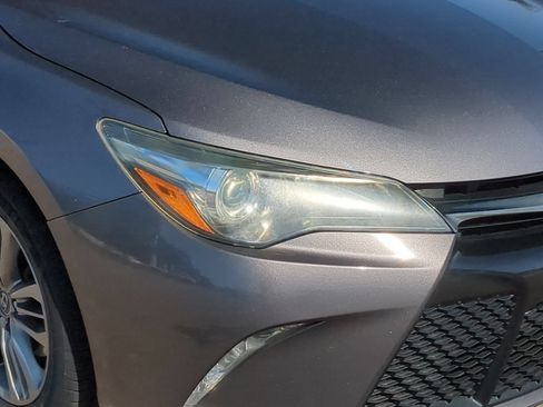 Used 2016 Toyota Camry SE w/ Moonroof Package FWD image 10
