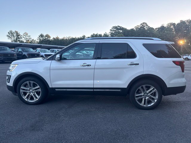Used 2017 Ford Explorer Limited w/ Equipment Group 301A AWD/4WD image 2