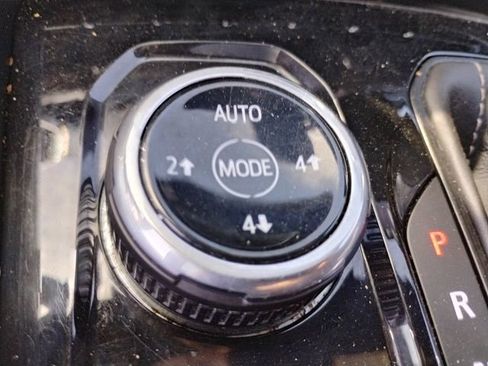 Used 2024 GMC Canyon Denali AWD/4WD image 18