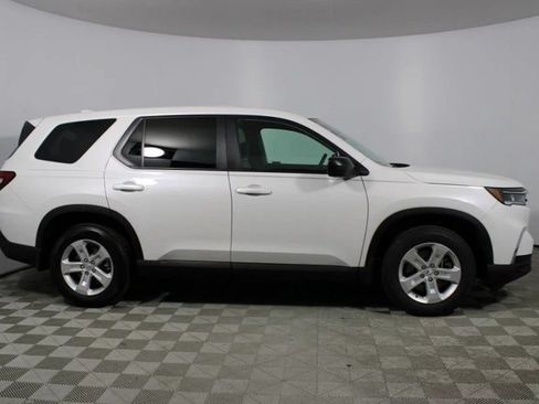 Used 2023 Honda Pilot LX image 9