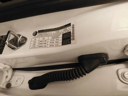 Used 2019 Land Rover Discovery Sport SE image 38