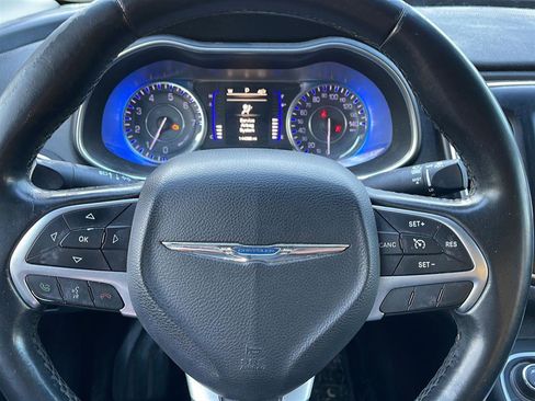 Used 2015 Chrysler 200 Limited w/ Convenience Group image 5