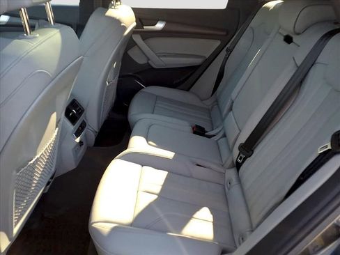 Used 2022 Audi Q5 2.0T Premium w/ Convenience Package image 22