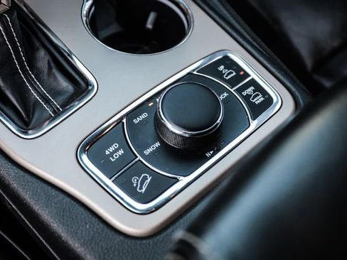 Used 2017 Jeep Grand Cherokee Overland AWD/4WD image 51
